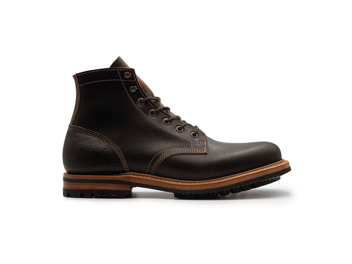 rotating 360° view of java waxed flesh plain toe boot on white background