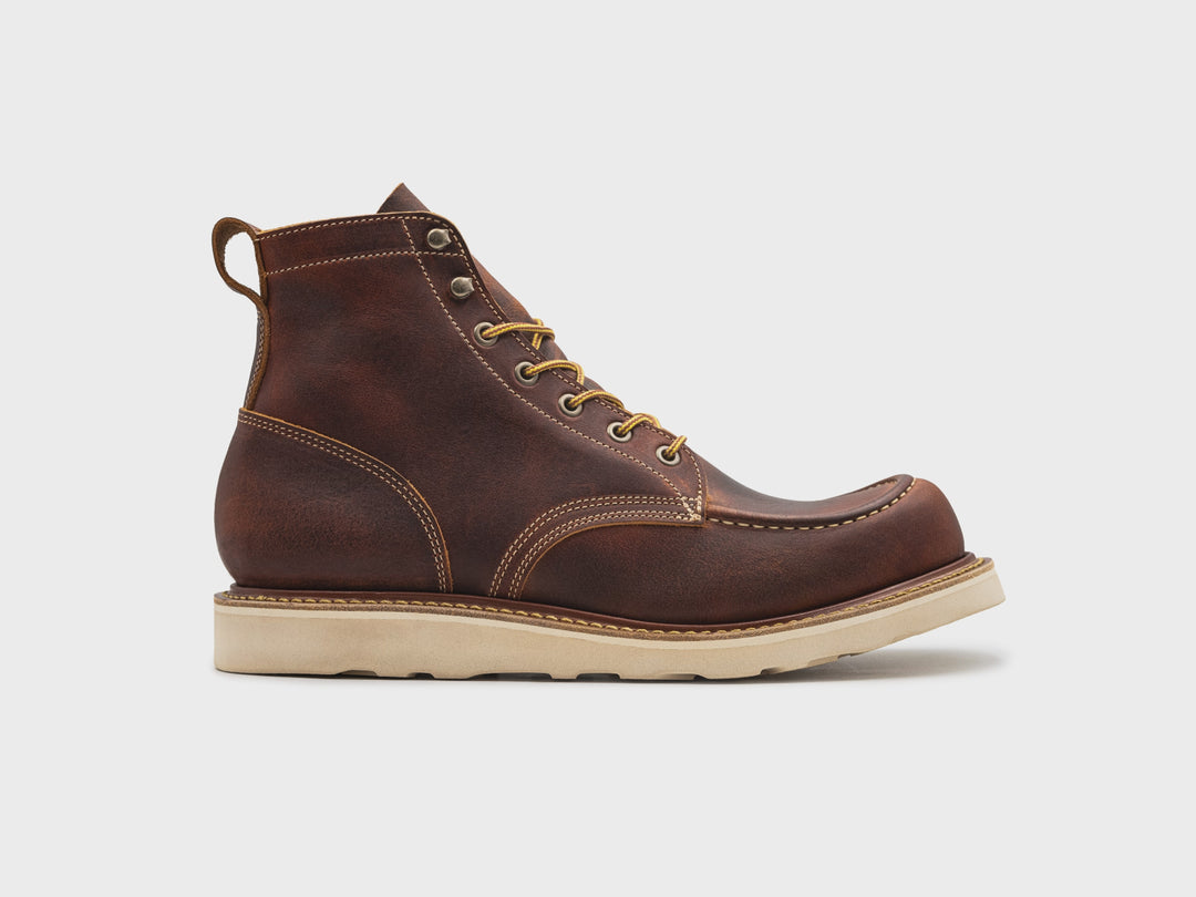 animated rotating 360° view of rustic brown leather moc toe boot on white background