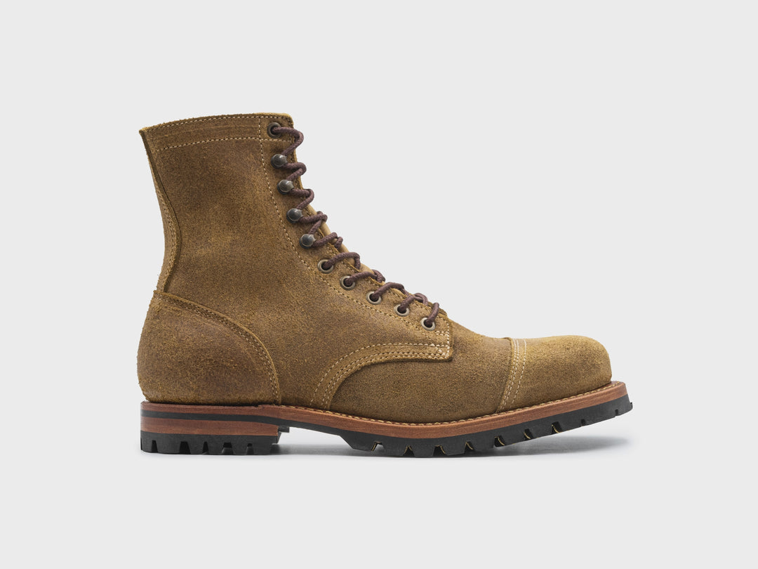 rotating 360° view of coyote oiled rough out leather boot on white background