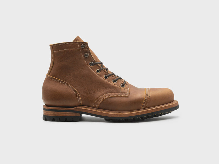360° rotating view of the British Tan Grizzly Cap Toe boot